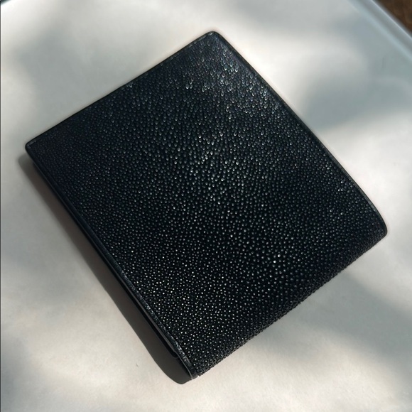 Sting-Ray Leather Black Textured Wallet - Picture 3 of 7